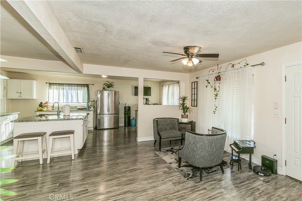 2467 S Holloway Ave, Fresno, CA 93725