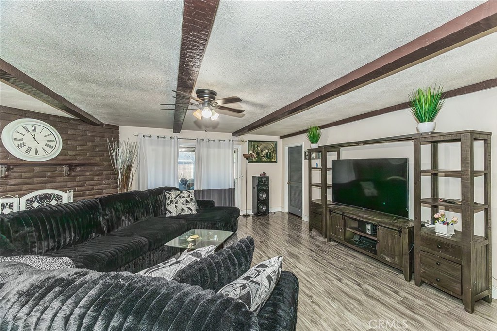 2467 S Holloway Ave, Fresno, CA 93725