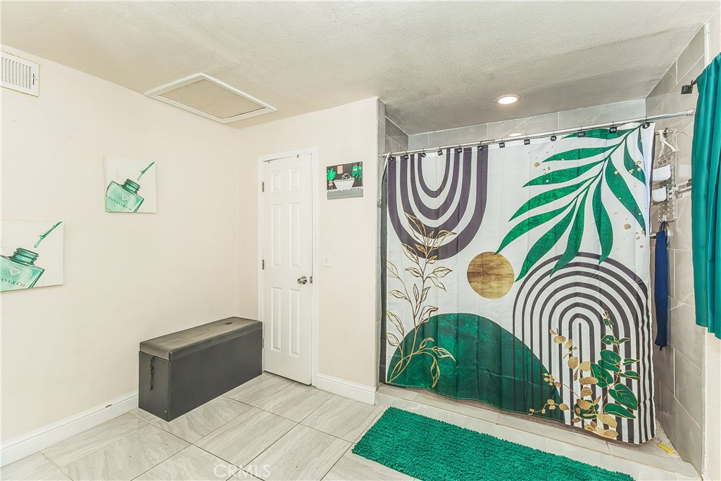 2467 S Holloway Ave, Fresno, CA 93725