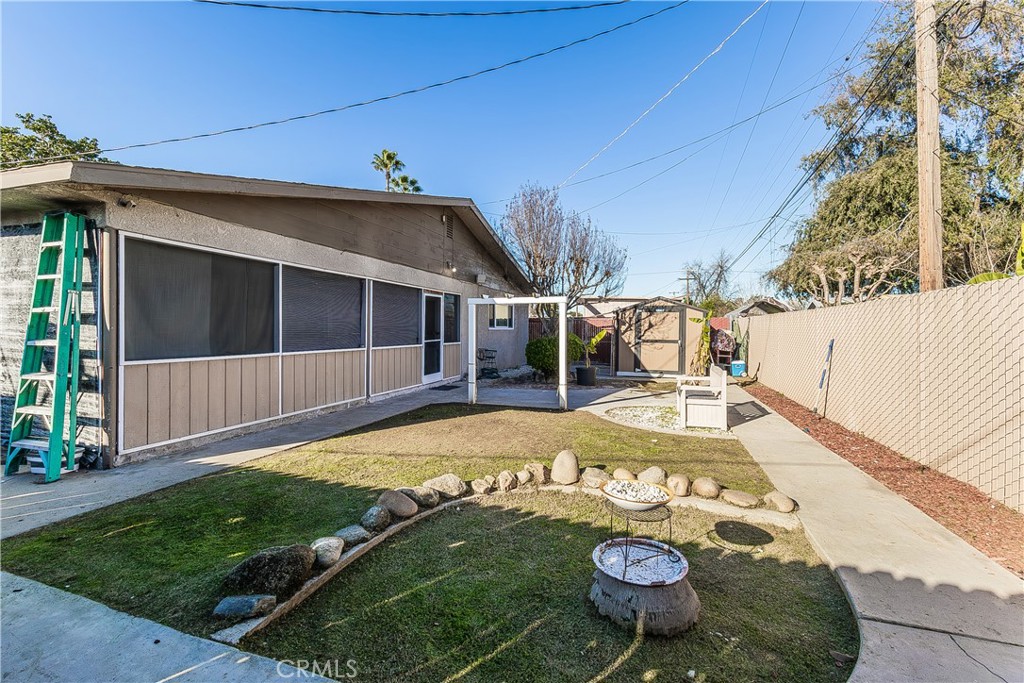 2467 S Holloway Ave, Fresno, CA 93725
