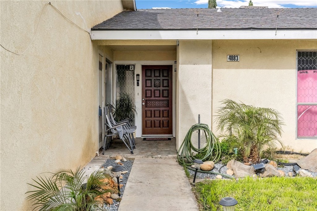 4883 E Geary St, Fresno, CA 93725