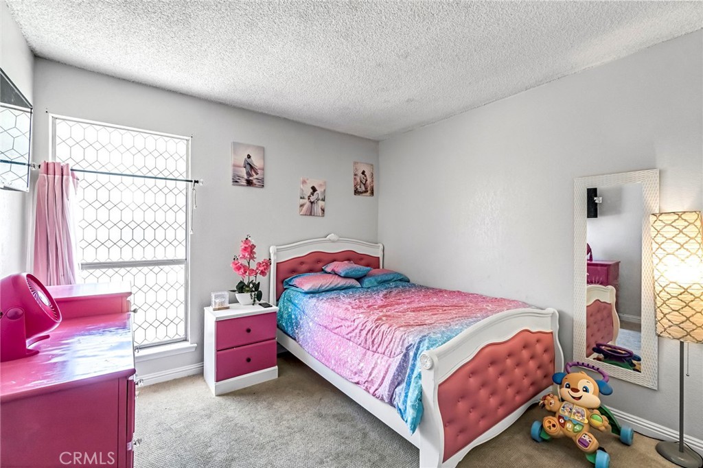 4883 E Geary St, Fresno, CA 93725