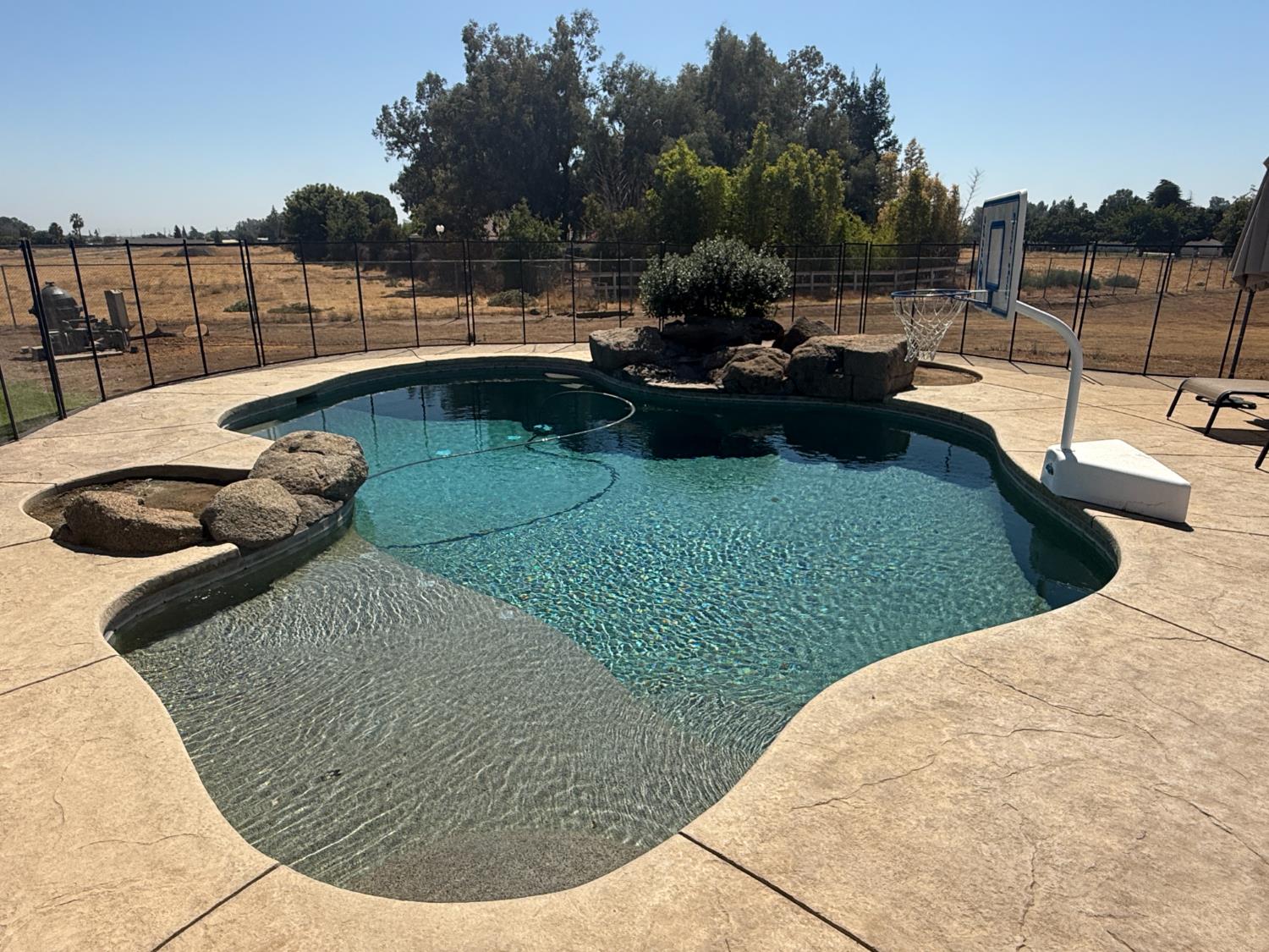835 N Hornet Ave, Fresno, CA 93737