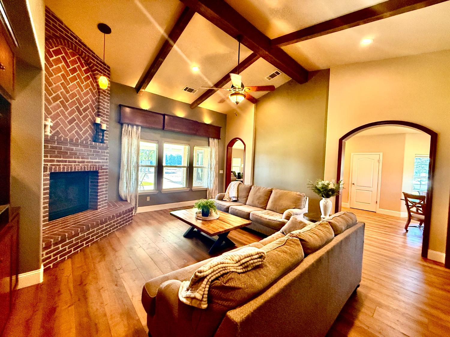 835 N Hornet Ave, Fresno, CA 93737