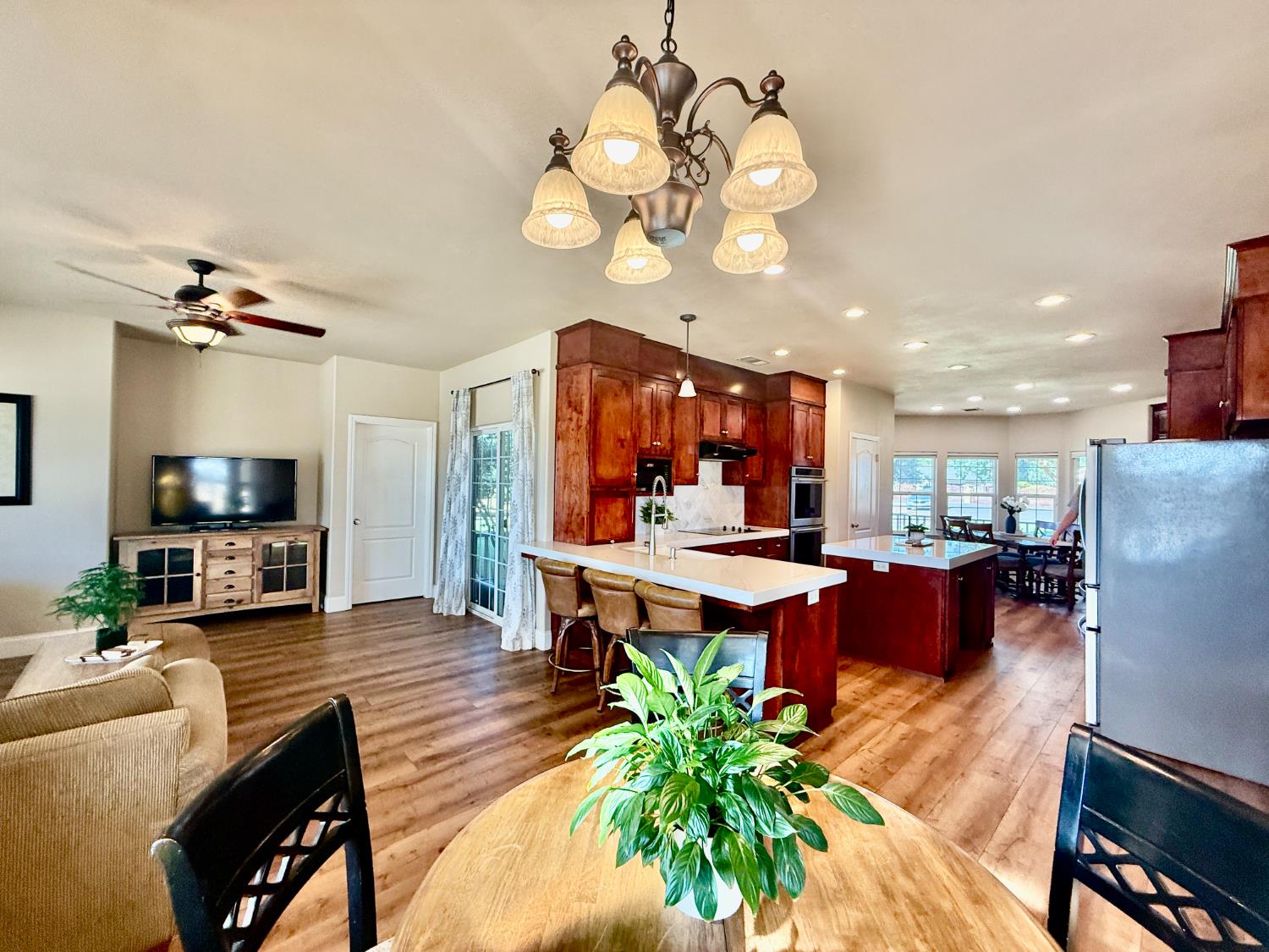 835 N Hornet Ave, Fresno, CA 93737