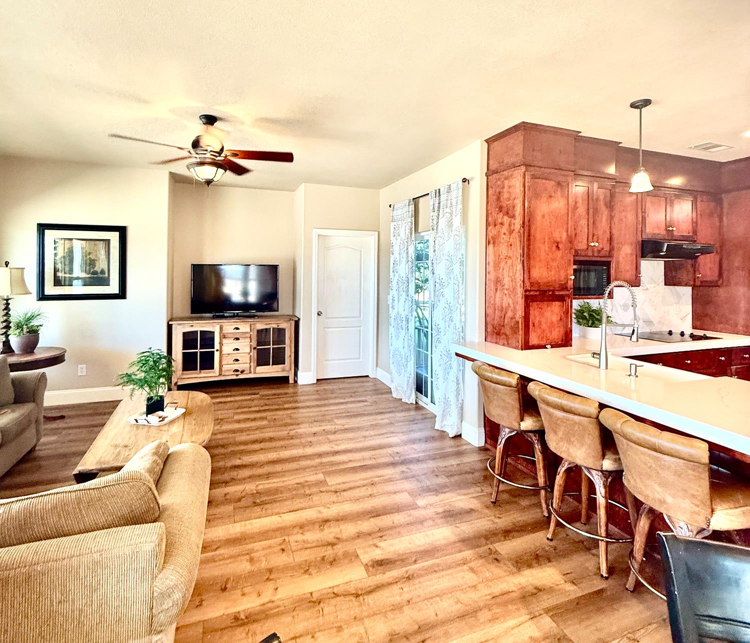 835 N Hornet Ave, Fresno, CA 93737