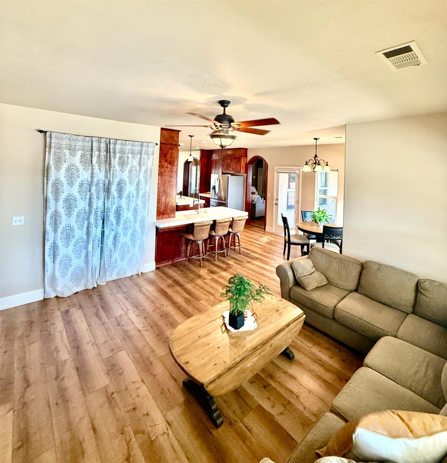 835 N Hornet Ave, Fresno, CA 93737