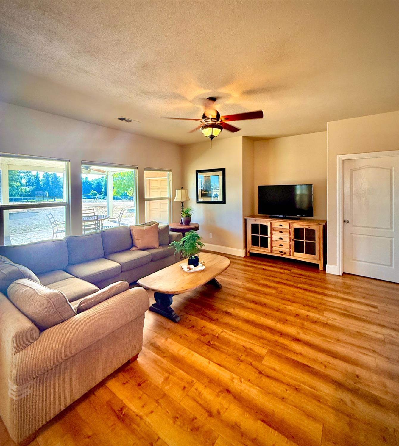 835 N Hornet Ave, Fresno, CA 93737