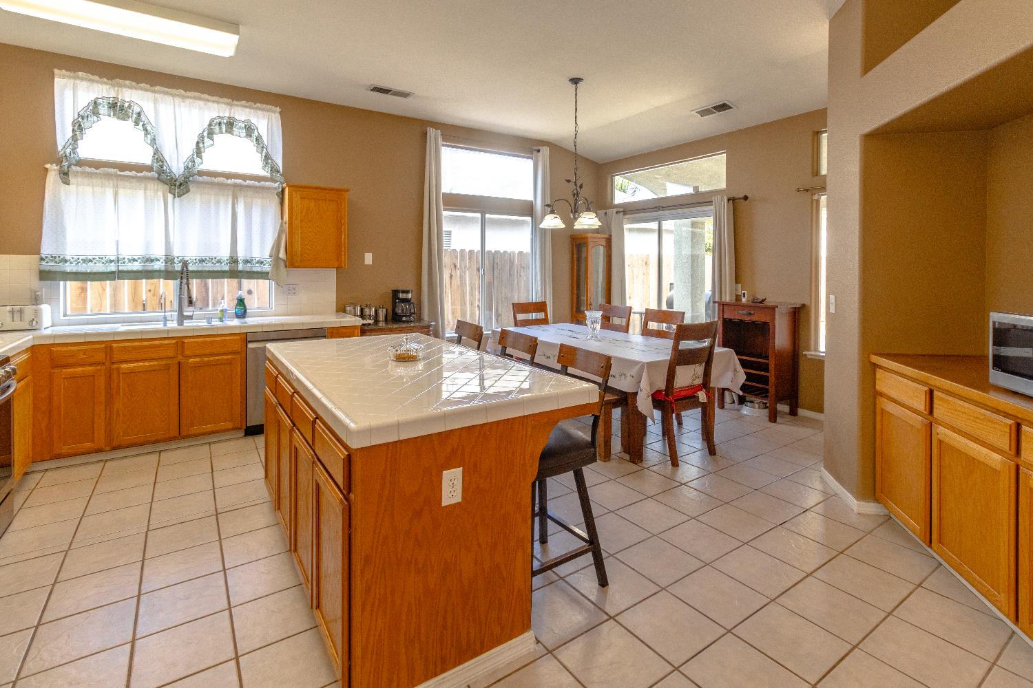 5504 W Browning Ave, Fresno, CA 93722