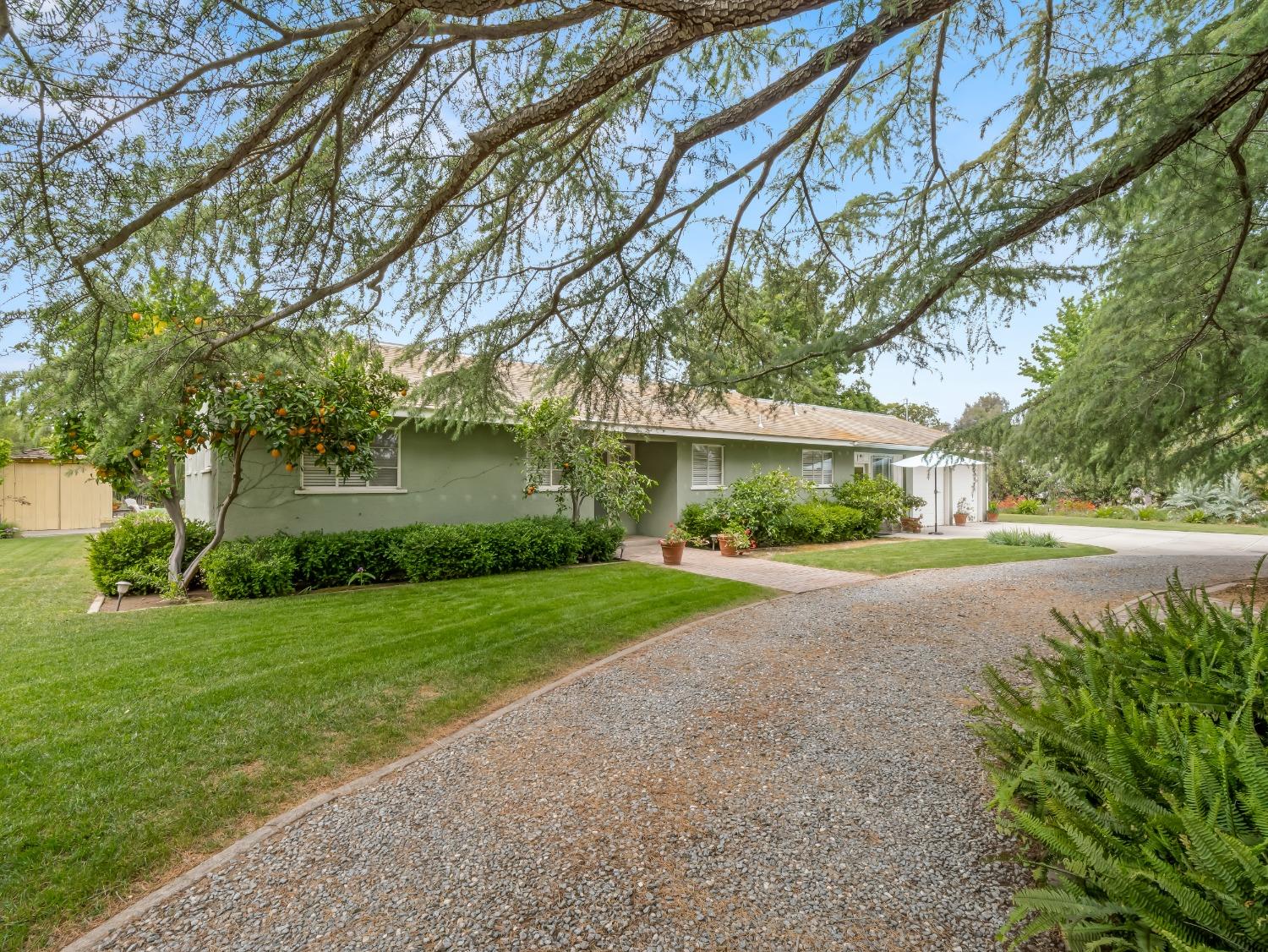 6043 N Forkner Ave, Fresno, CA 93711