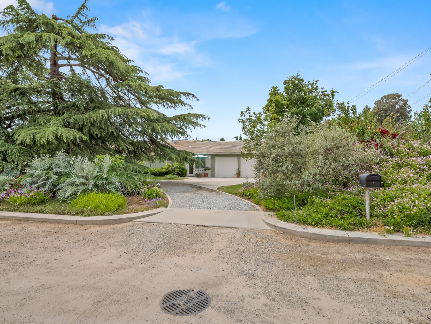 6043 N Forkner Ave, Fresno, CA 93711