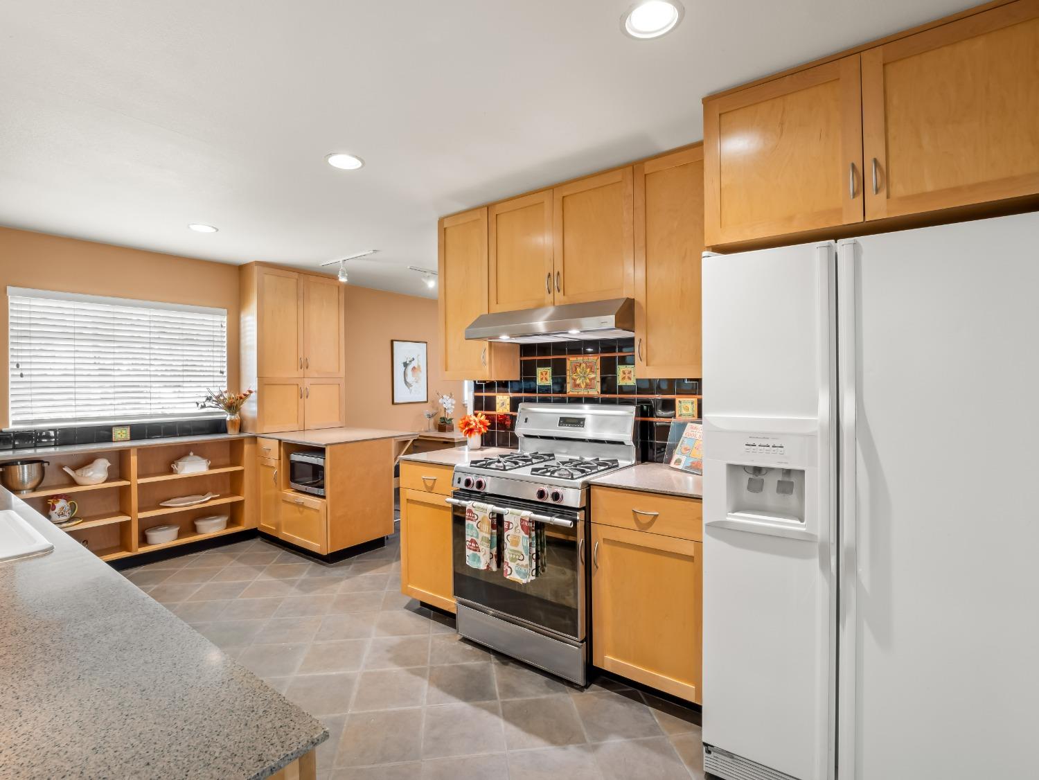 6043 N Forkner Ave, Fresno, CA 93711