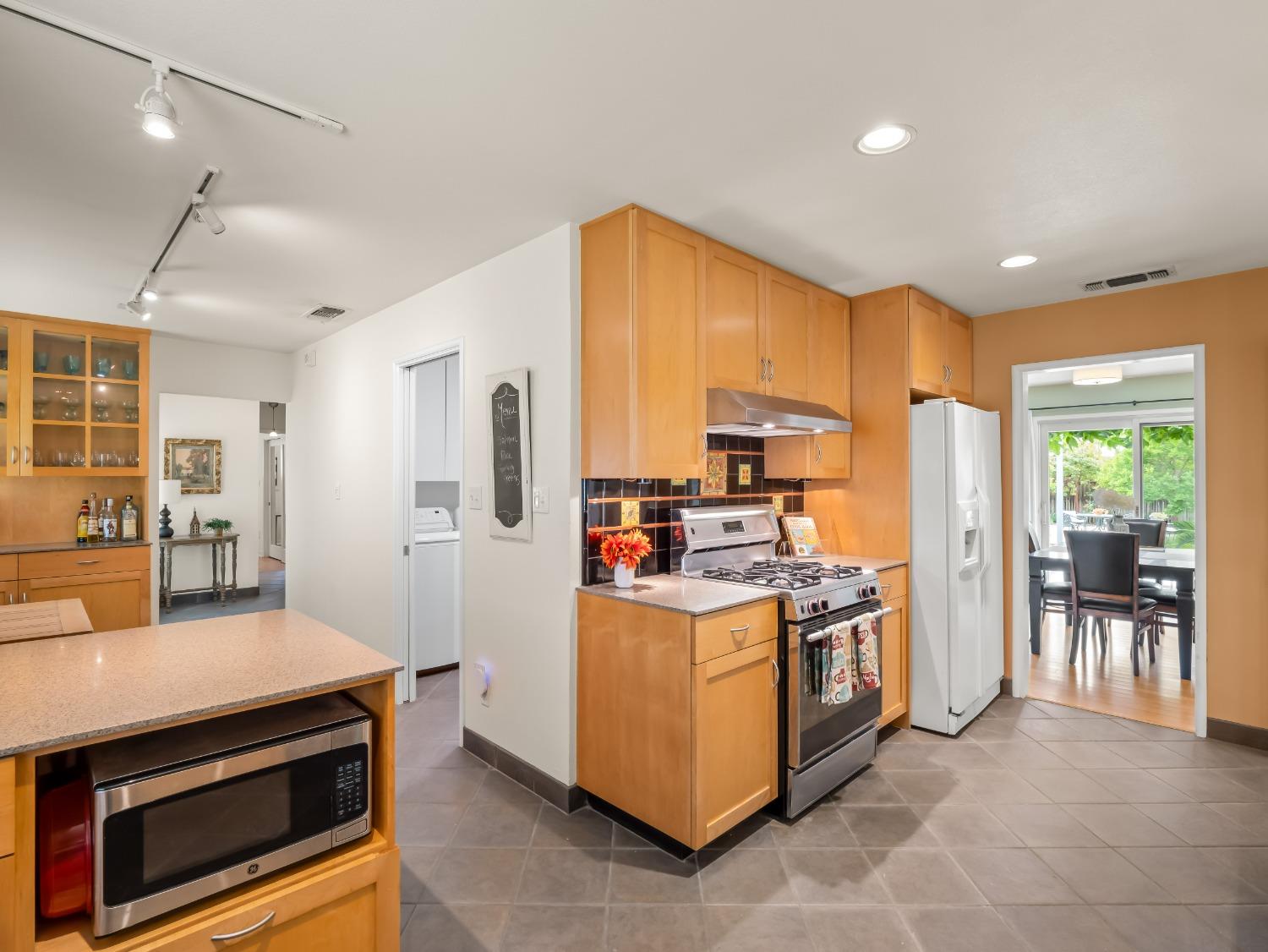 6043 N Forkner Ave, Fresno, CA 93711