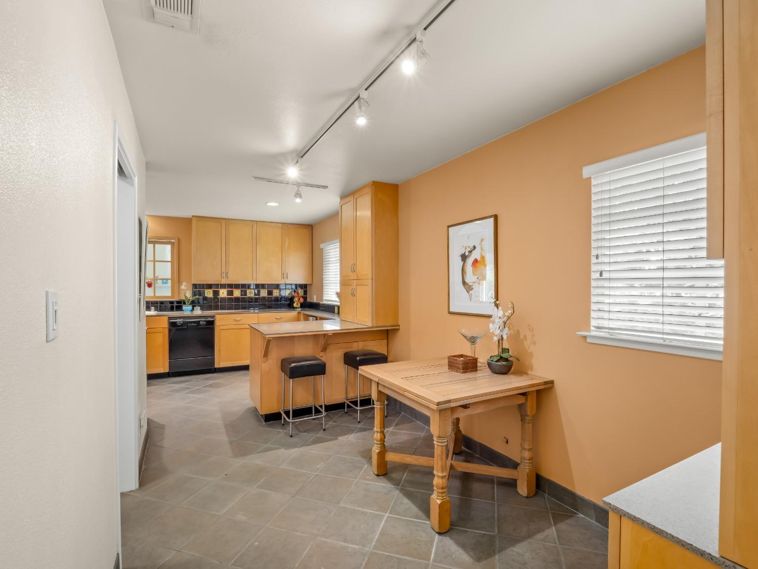 6043 N Forkner Ave, Fresno, CA 93711