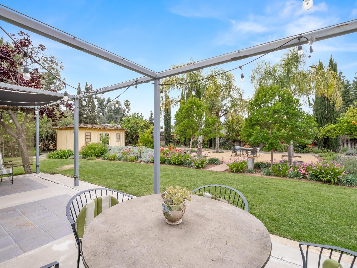 6043 N Forkner Ave, Fresno, CA 93711