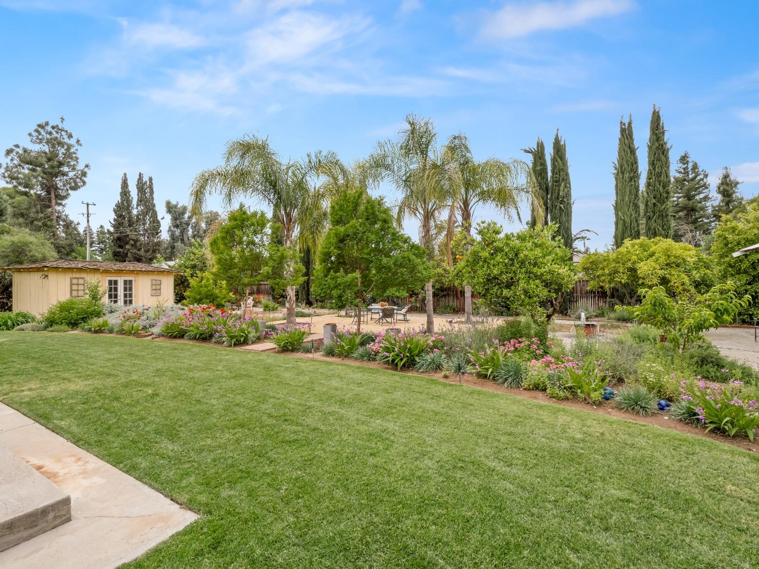 6043 N Forkner Ave, Fresno, CA 93711