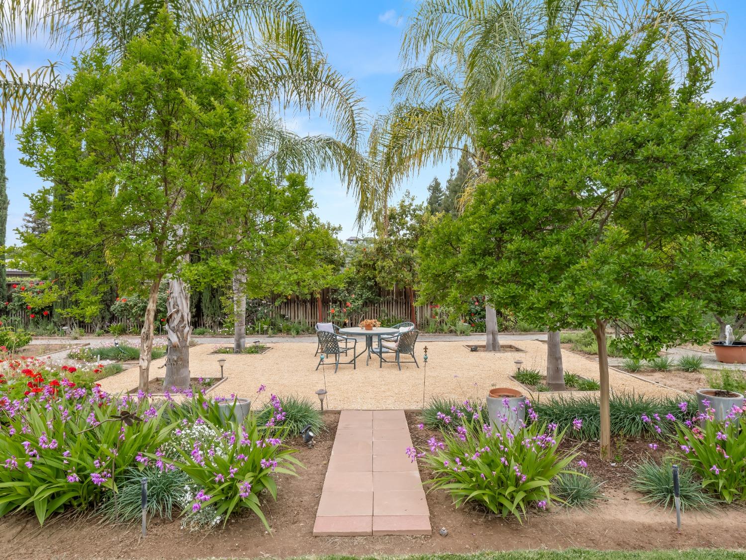 6043 N Forkner Ave, Fresno, CA 93711