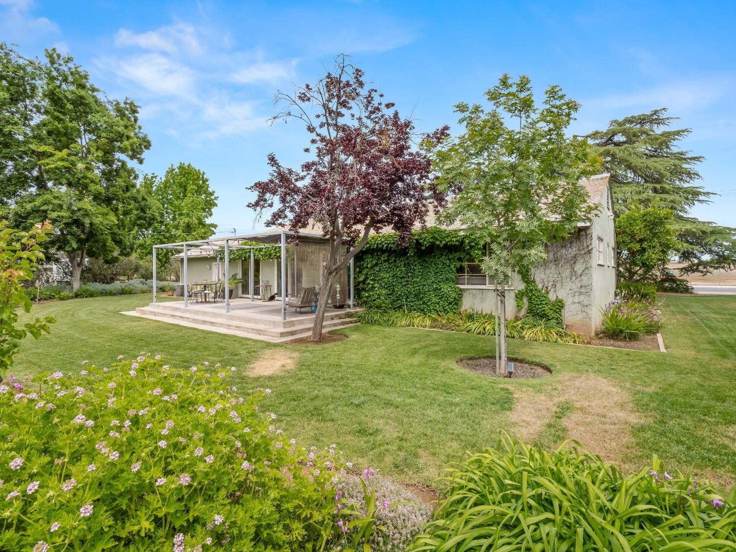 6043 N Forkner Ave, Fresno, CA 93711