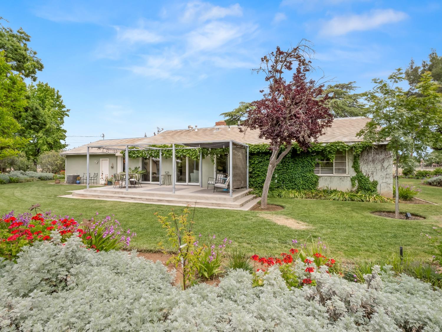 6043 N Forkner Ave, Fresno, CA 93711