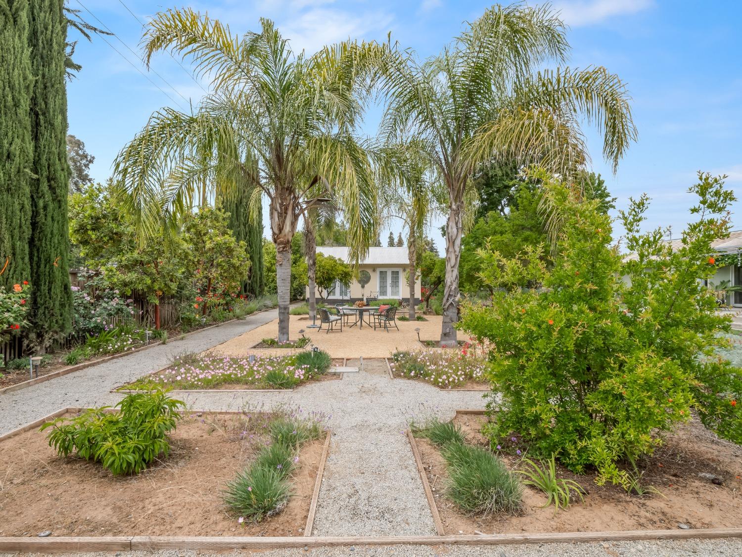 6043 N Forkner Ave, Fresno, CA 93711
