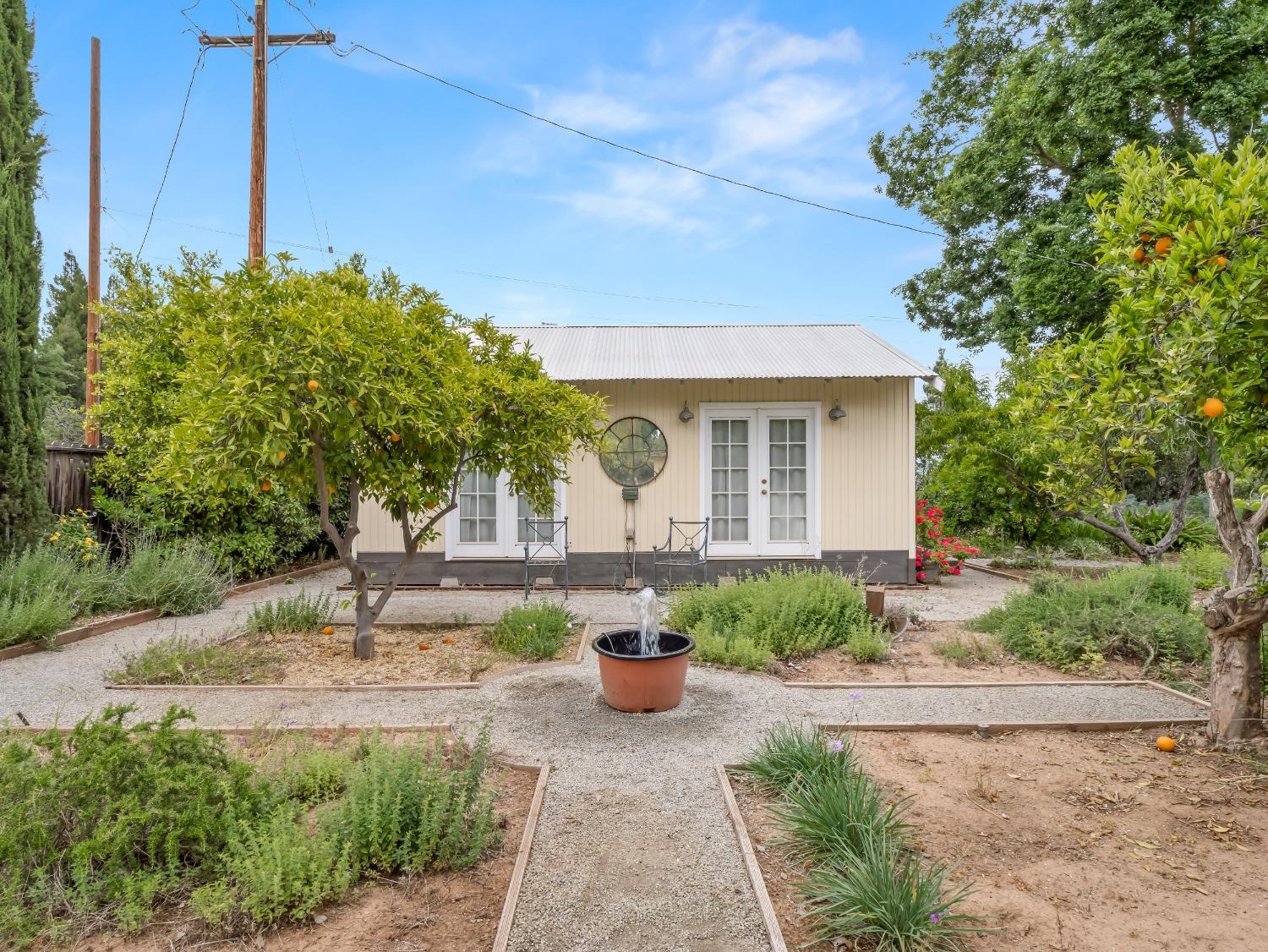6043 N Forkner Ave, Fresno, CA 93711
