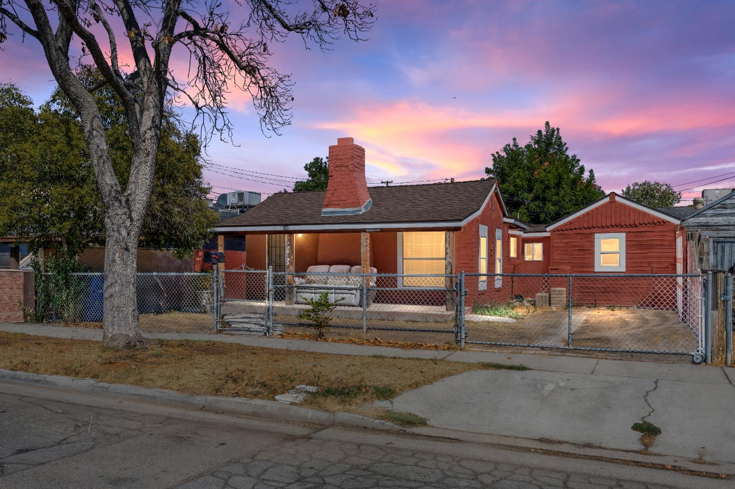 523 S 8Th St, Fresno, CA 93702