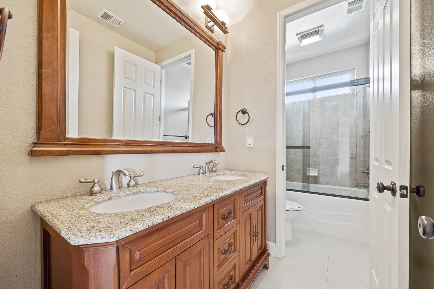 6640 W Celeste Ave, Fresno, CA 93723