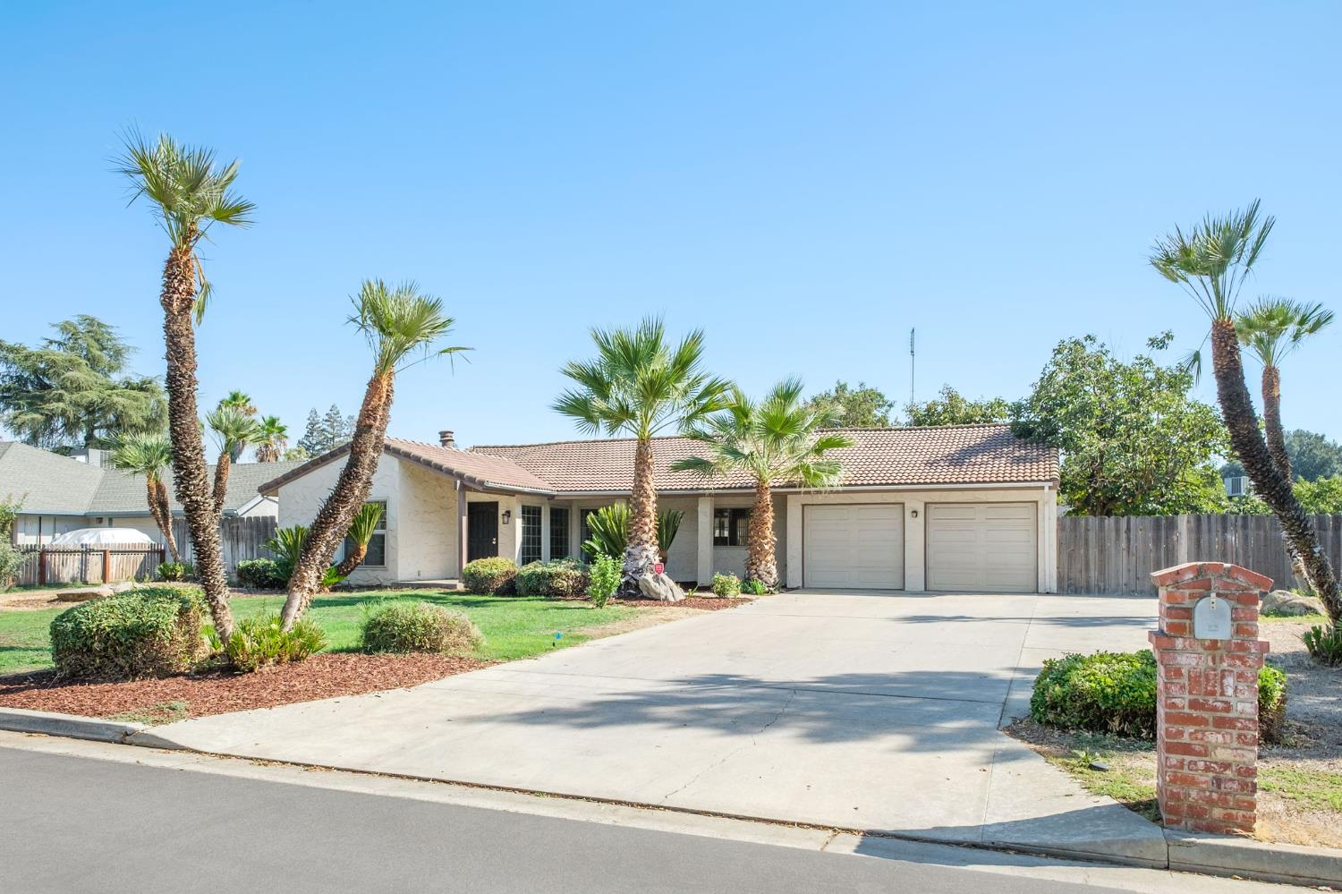 5238 E Townsend Ave, Fresno, CA 93727