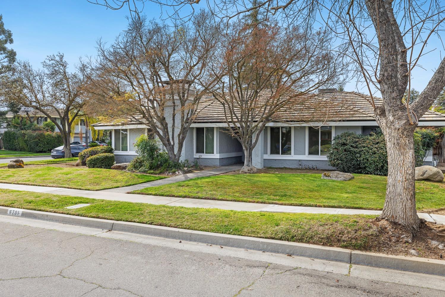 6701 N Dewey, Fresno, CA 93711