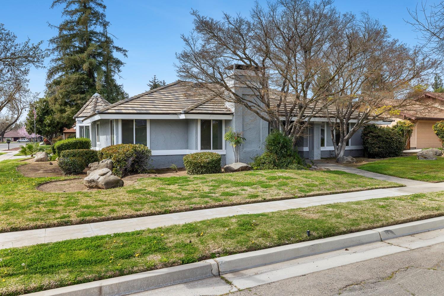 6701 N Dewey, Fresno, CA 93711