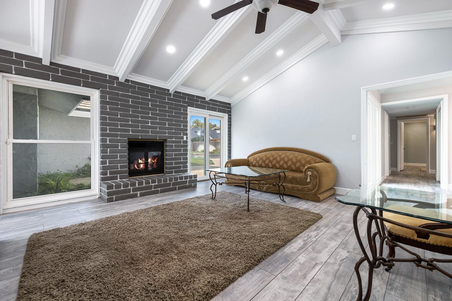 6701 N Dewey, Fresno, CA 93711