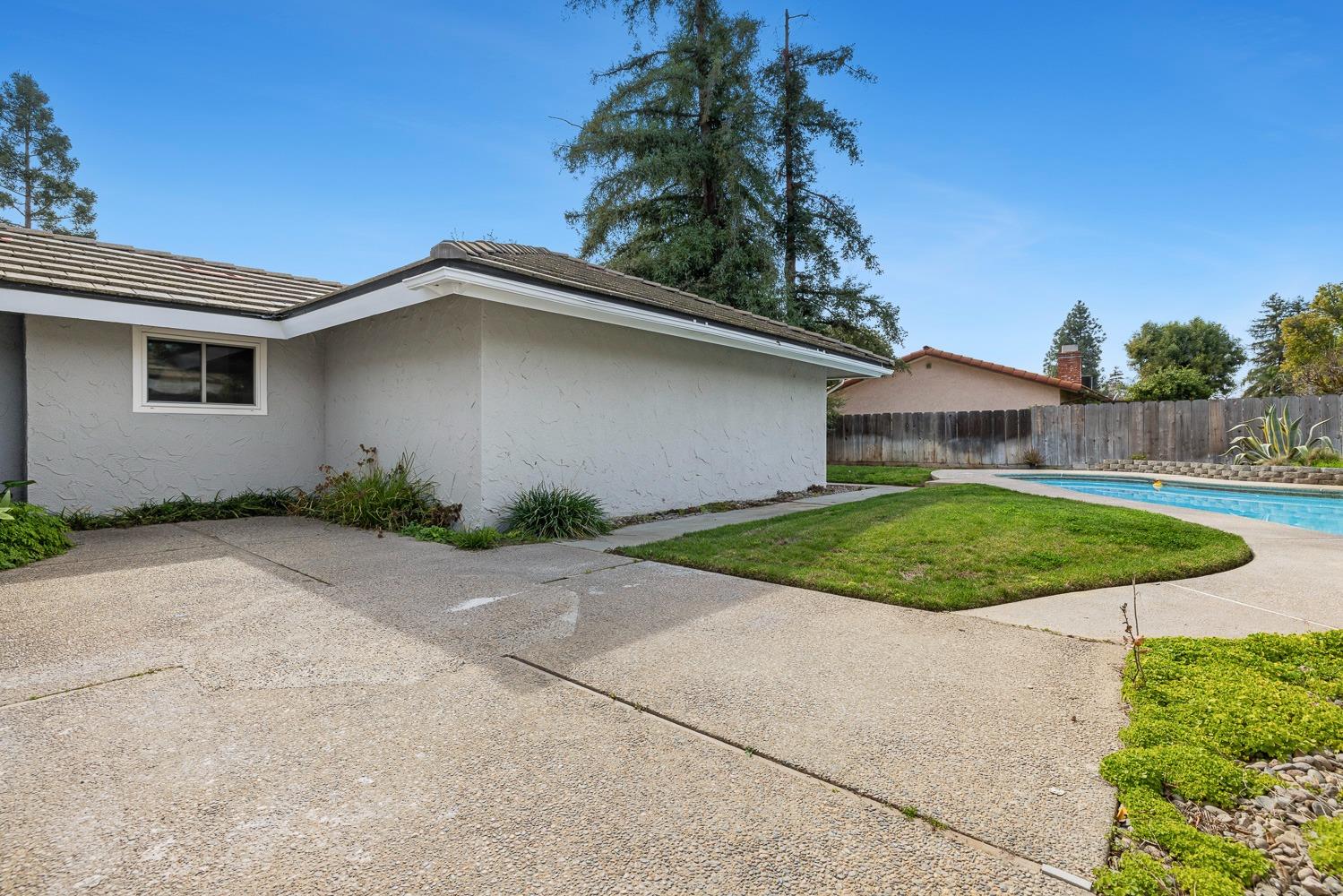 6701 N Dewey, Fresno, CA 93711