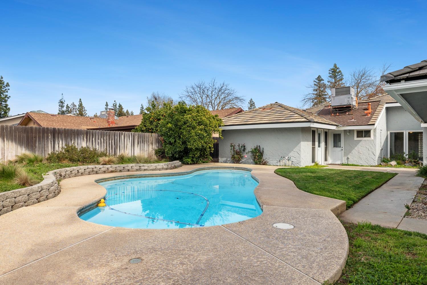 6701 N Dewey, Fresno, CA 93711