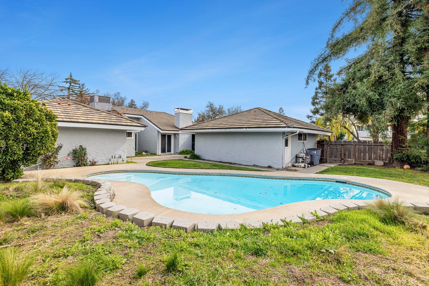 6701 N Dewey, Fresno, CA 93711