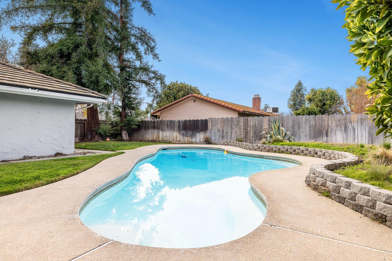6701 N Dewey, Fresno, CA 93711