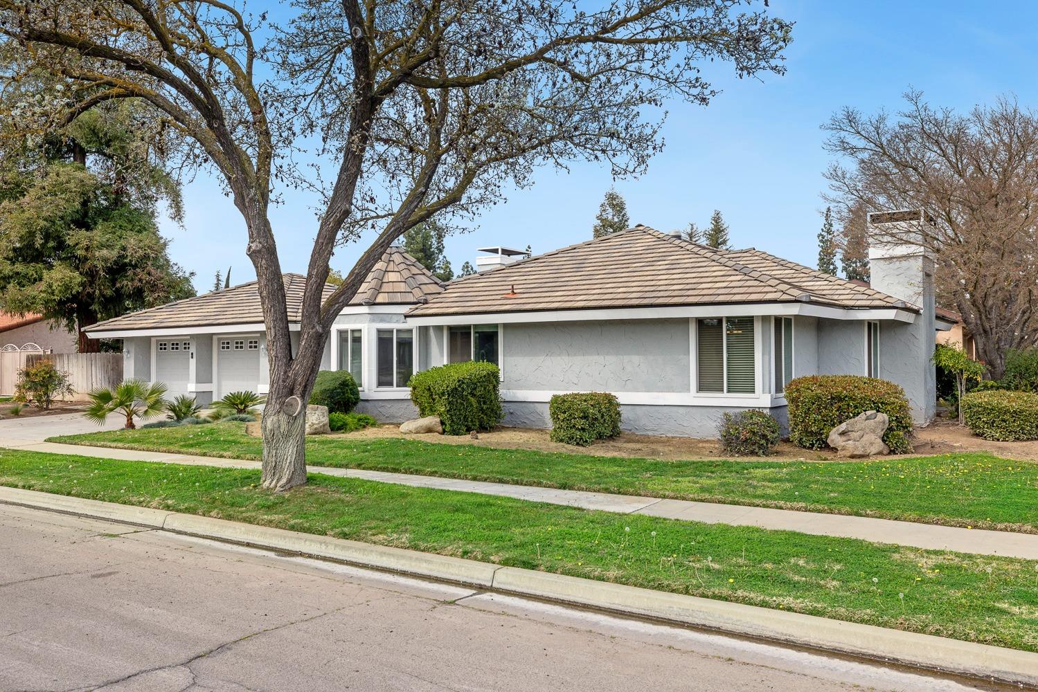 6701 N Dewey, Fresno, CA 93711