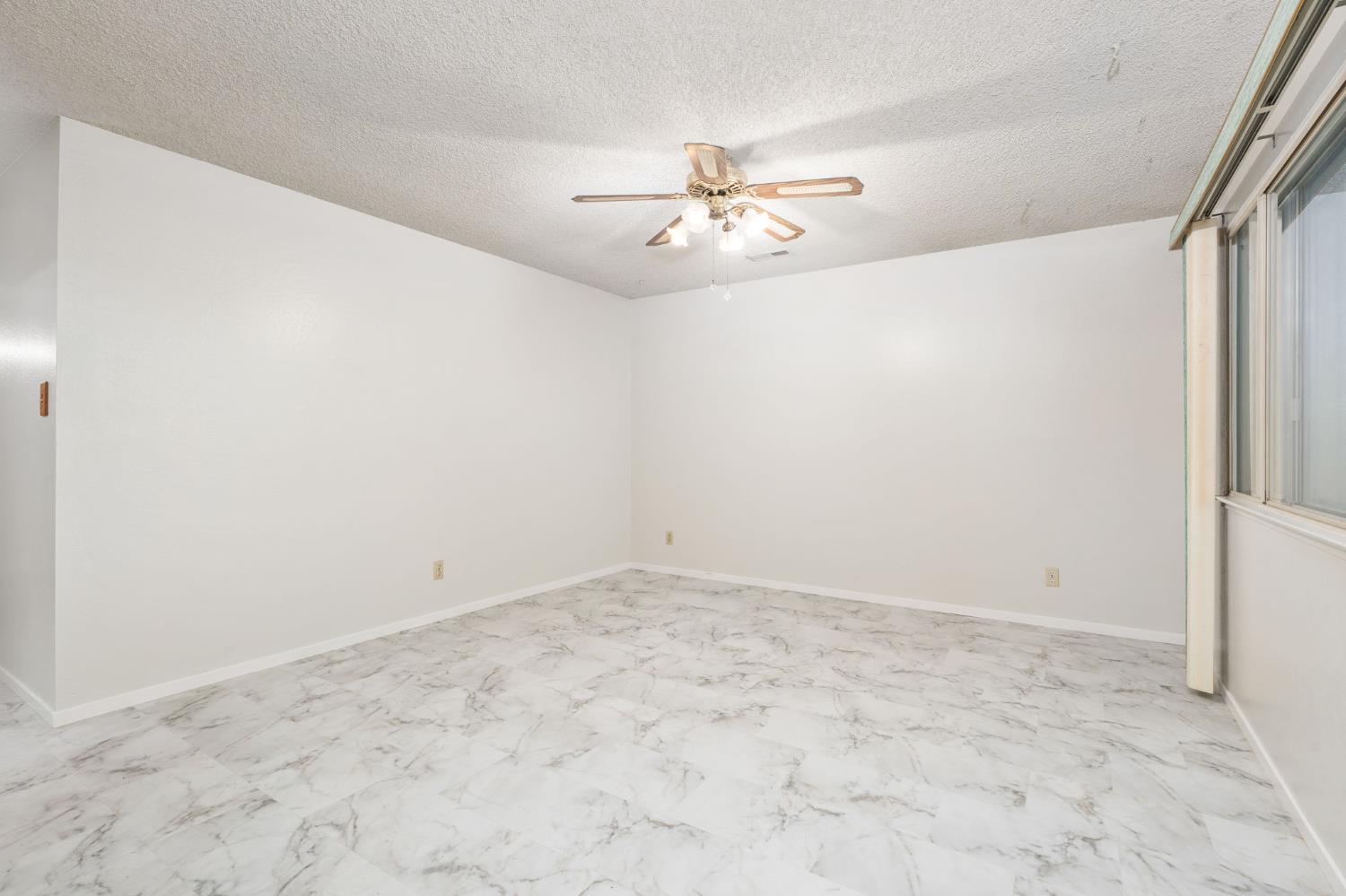 4484 N Woodson Ave, Fresno, CA 93705