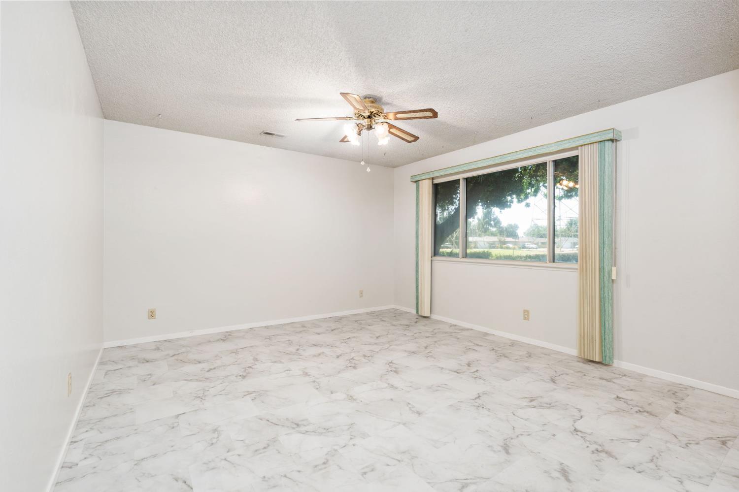4484 N Woodson Ave, Fresno, CA 93705