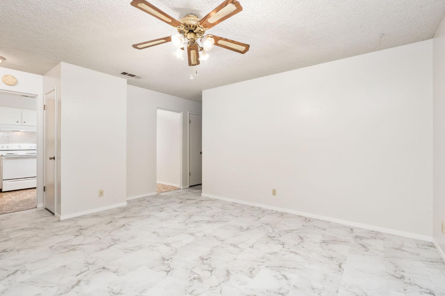 4484 N Woodson Ave, Fresno, CA 93705