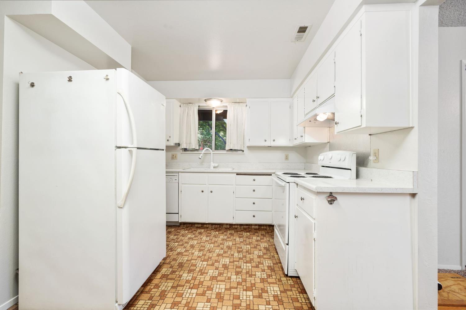 4484 N Woodson Ave, Fresno, CA 93705