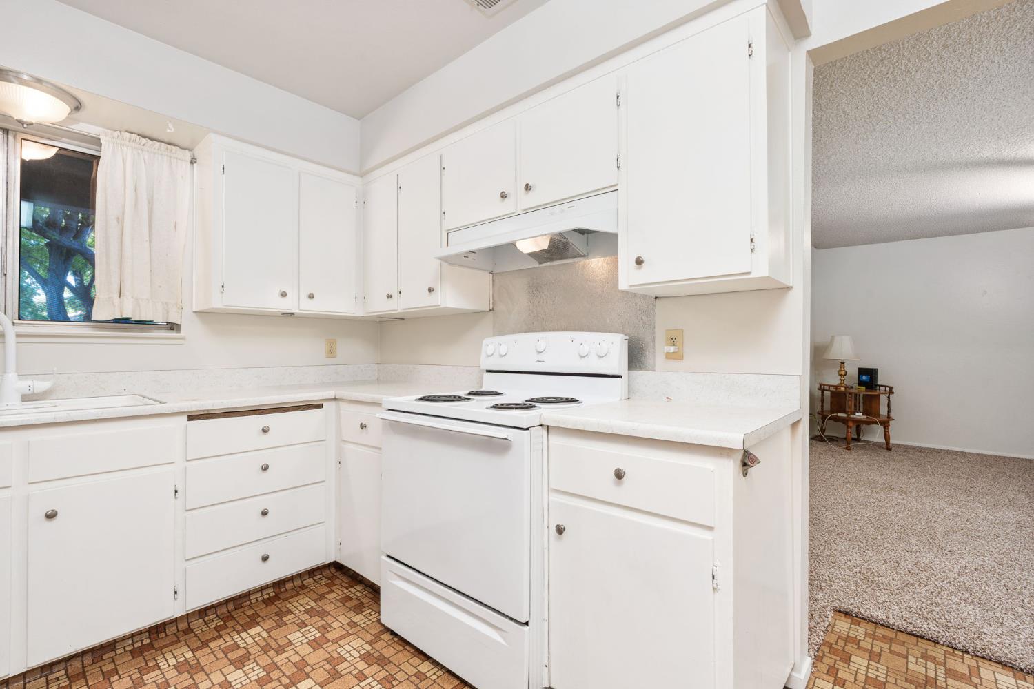 4484 N Woodson Ave, Fresno, CA 93705