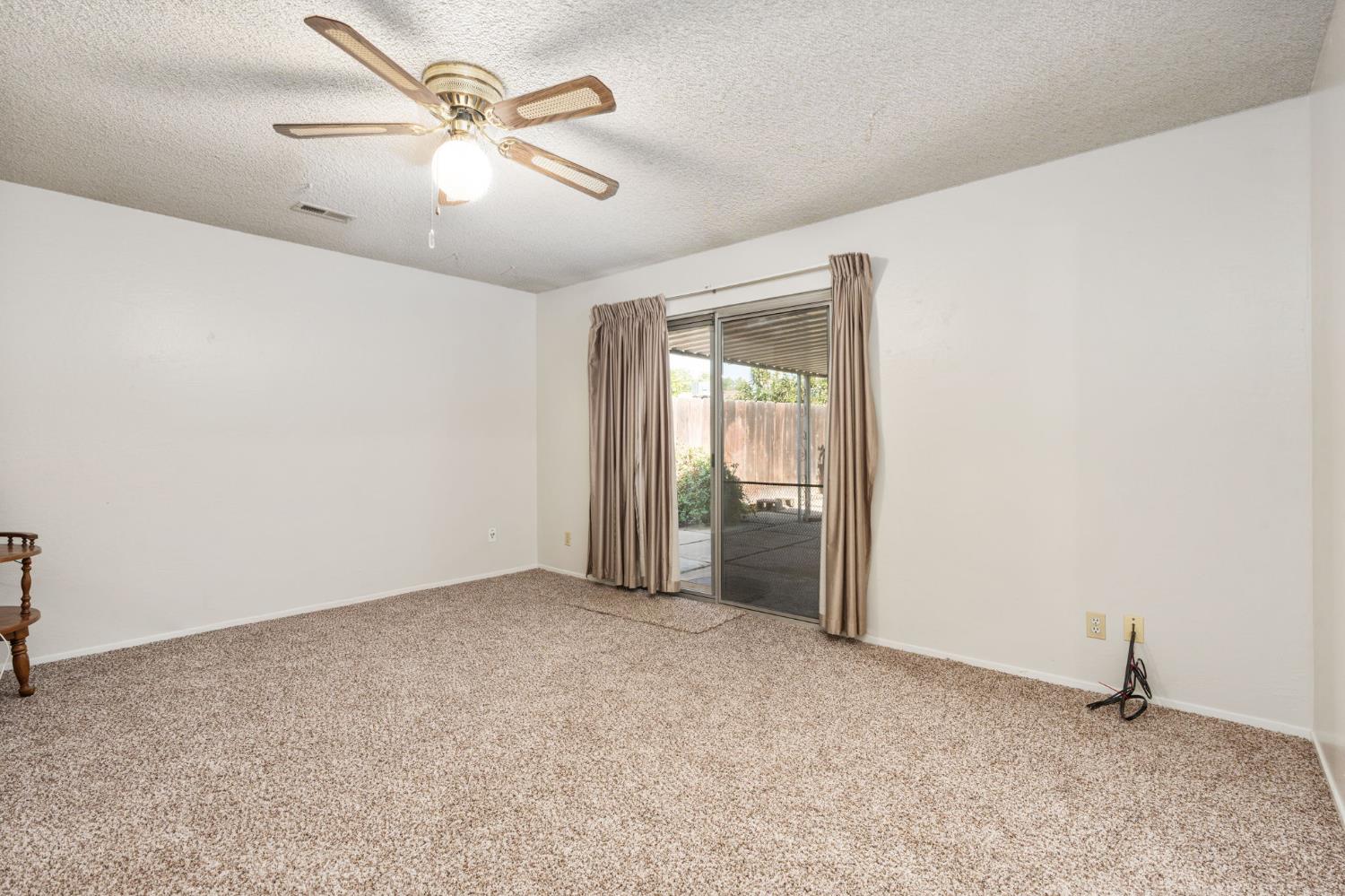 4484 N Woodson Ave, Fresno, CA 93705