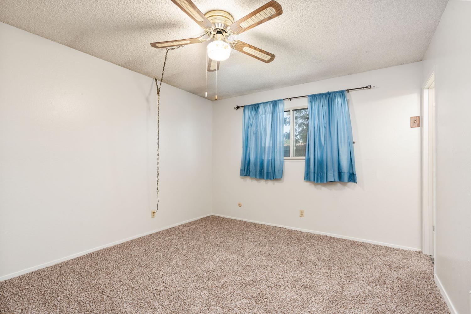 4484 N Woodson Ave, Fresno, CA 93705