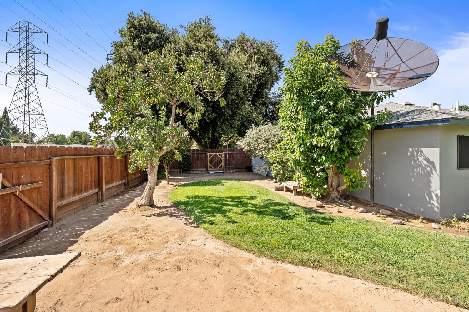 4484 N Woodson Ave, Fresno, CA 93705