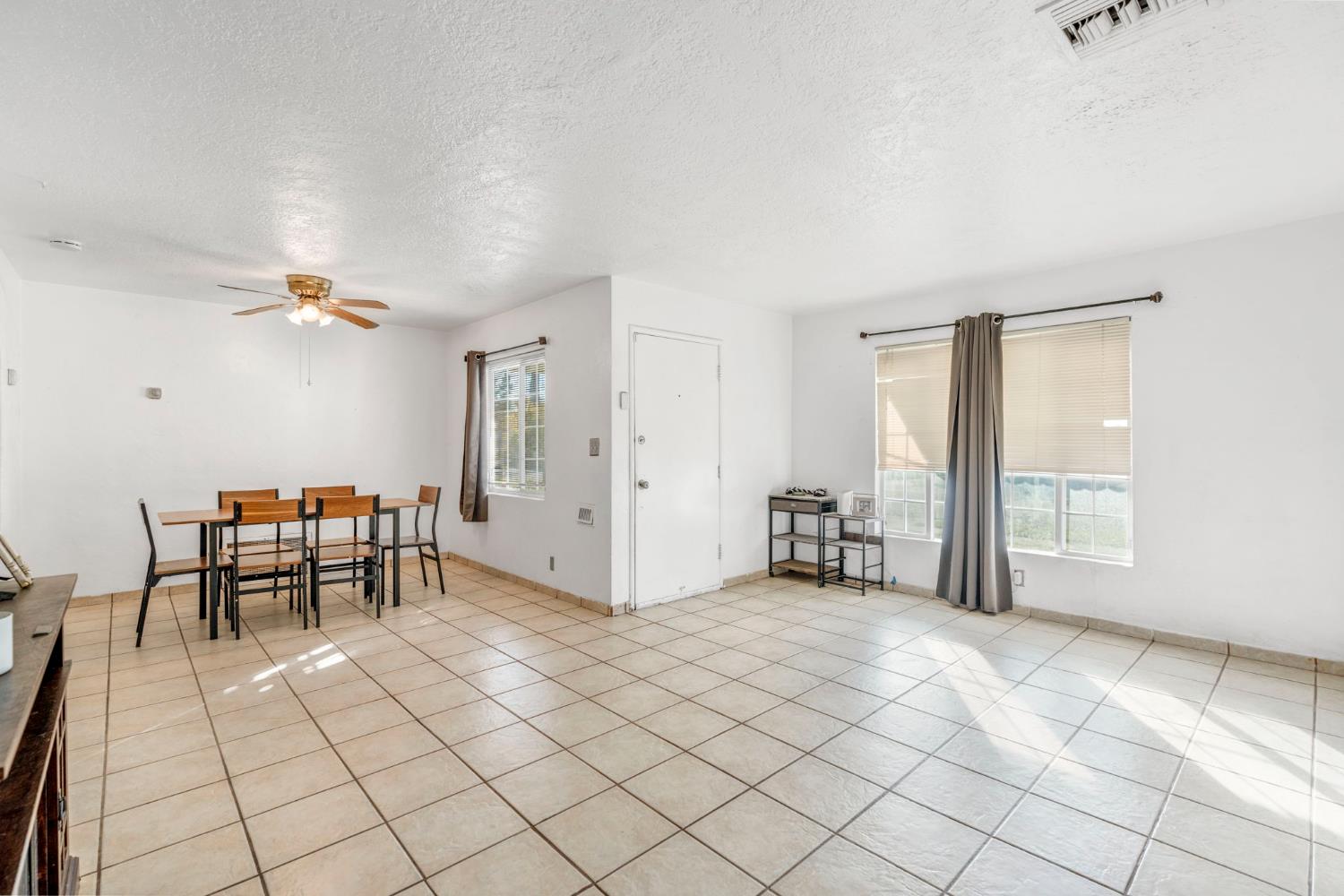 1562 N Fay Ave, Fresno, CA 93728