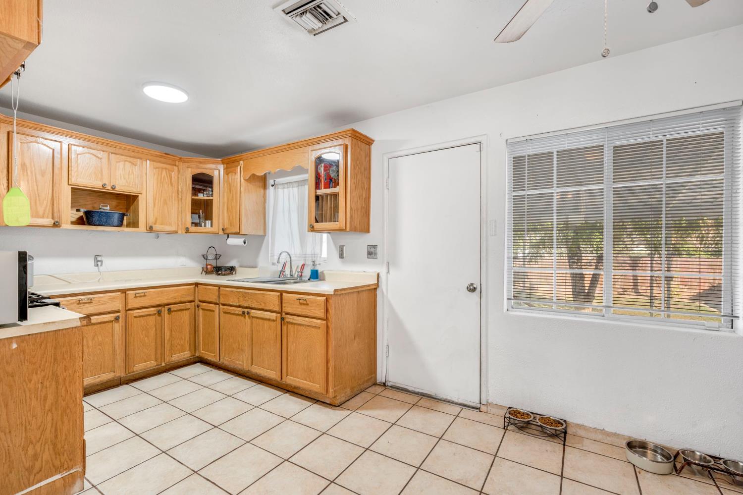 1562 N Fay Ave, Fresno, CA 93728