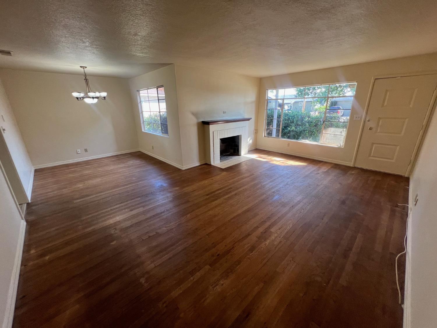 424 W Robinson Ave, Fresno, CA 93705