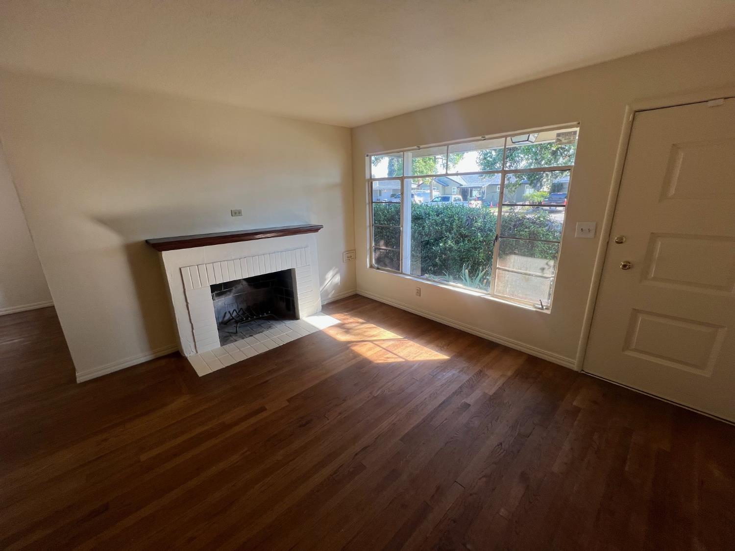 424 W Robinson Ave, Fresno, CA 93705