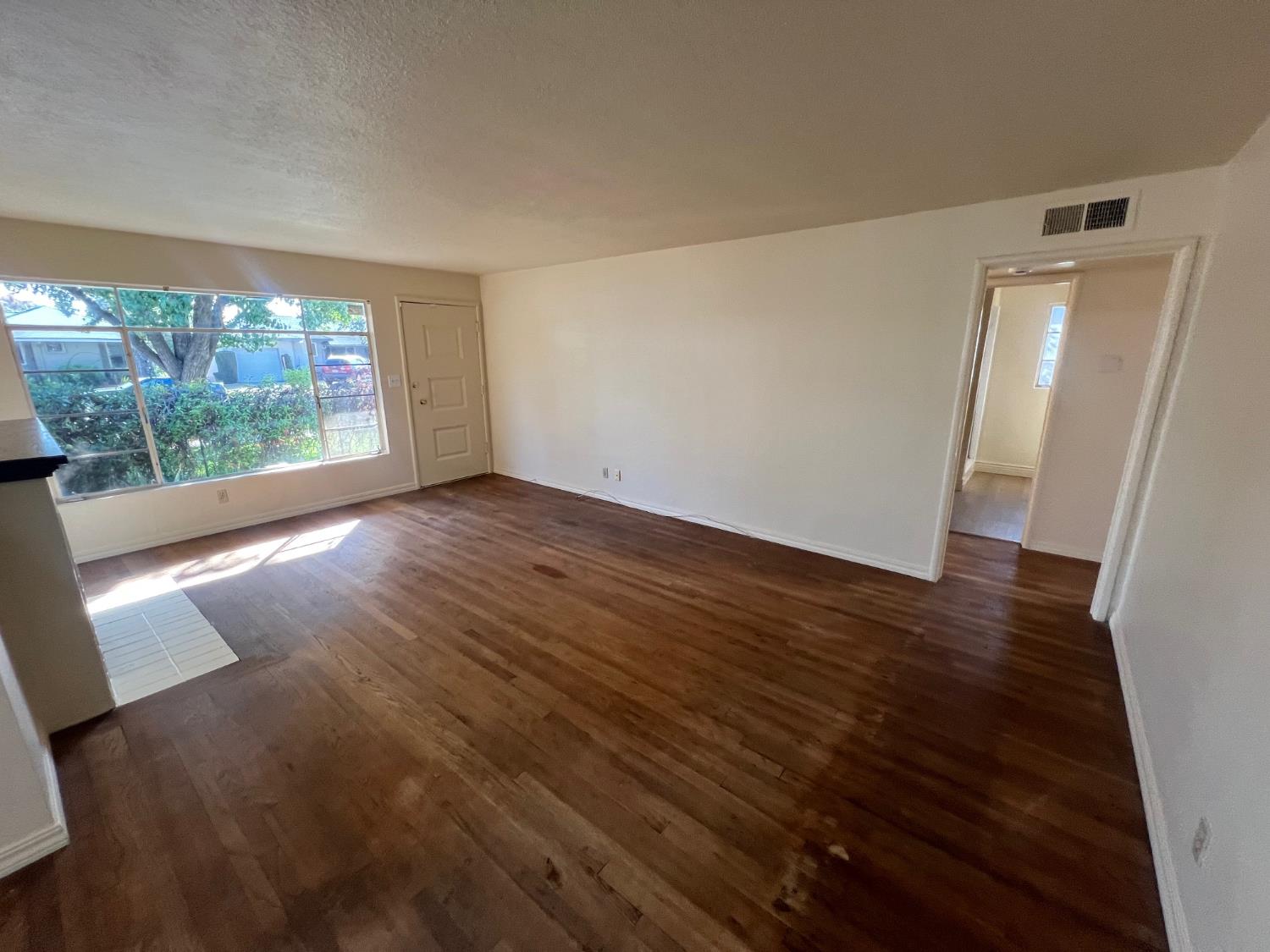 424 W Robinson Ave, Fresno, CA 93705