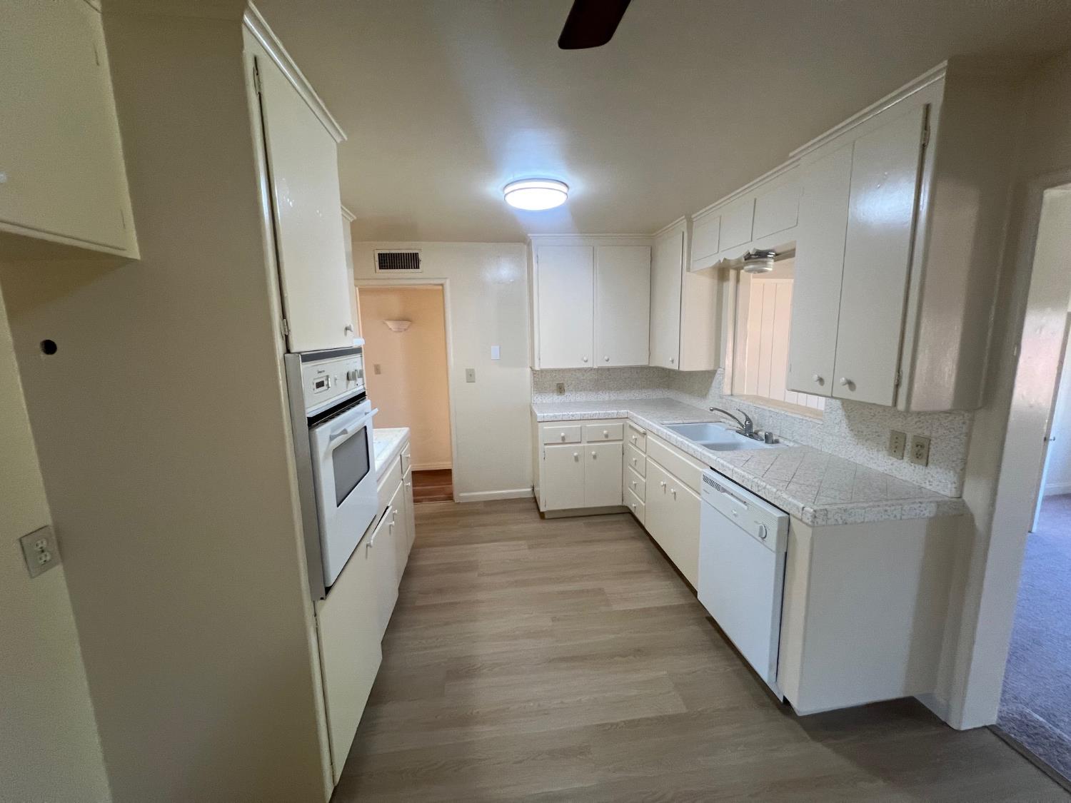 424 W Robinson Ave, Fresno, CA 93705